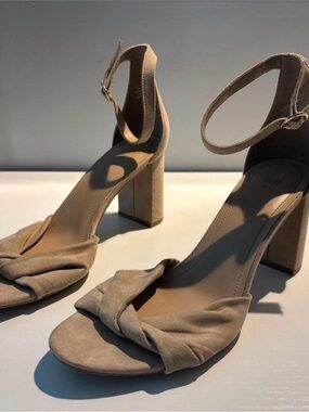 H&M Beige Knotted Suede Block Heel Sandals